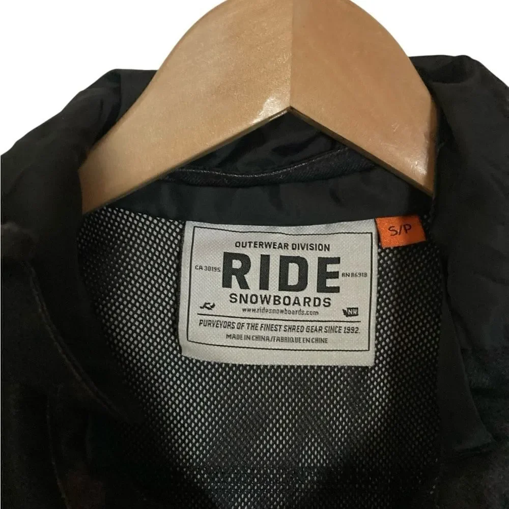 Ride Snowboarding Jacket Woman’s Size S Shred Gear Camo